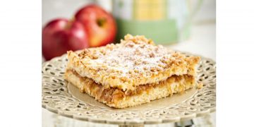 Εύκολη μηλόπιτα με τριφτή ζύμη