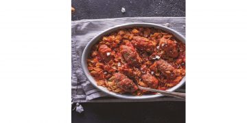 Σουτζουκάκια γιουβέτσι με χυλοπιτάκι