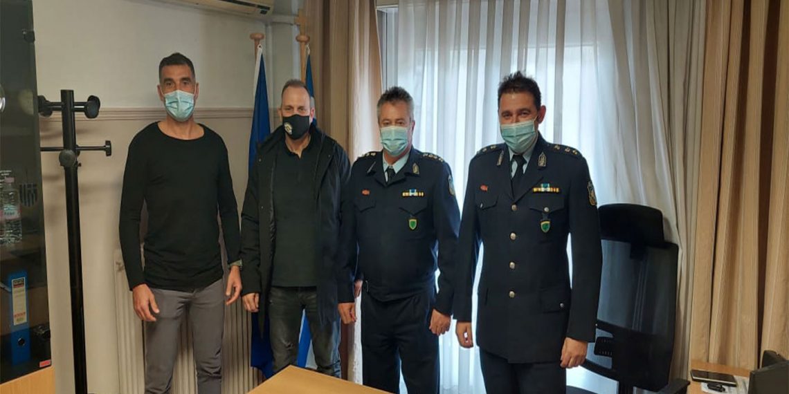 Ο πρόεδρος της Ελληνικής Ομοσπονδίας Γούνας στην Α.Δ. Καστοριάς με αφορμή την άμεση εξιχνίαση των αστυνομικών στην μεγάλη υπόθεση κλοπής γουναρικών   