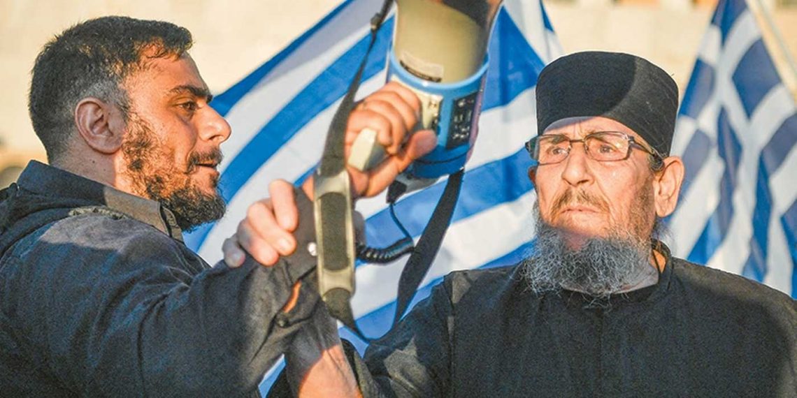 Εκκλησία και πανδημία: Οι ιεράρχες και τα μοναστήρια που… ευλογούν τους «ψεκ»