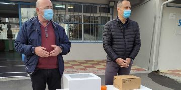 Ο Σύλλογος Γονέων και Κηδεμόνων του 5ου Δημ. Πτολεμαΐδας παρέδωσε στο σχολείο έναν απινιδωτή