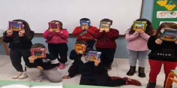 Προσφορά αγάπης με δωρεά βιβλίων και παραμυθιών στο Δημοτικό Σχολείο Ασβεστόπετρας