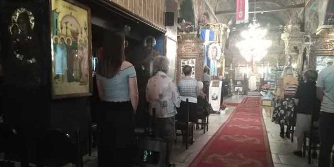 Στο τραπέζι rapid test και στις εκκλησίες