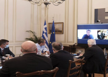 Έκτακτη σύσκεψη στο Μαξίμου με παρόντα τον Τσιόδρα – Θα ξεπεράσουν τα 5.000 σήμερα τα κρούσματα