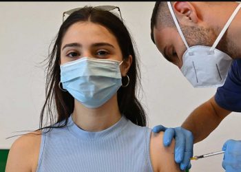 Κορωνοϊός: Τρίτη δόση εμβολίου και πριν το εξάμηνο – Γιατί οι ειδικοί ανοίγουν νωρίτερα την πλατφόρμα