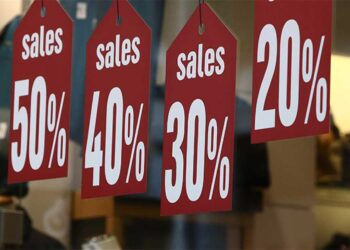 Πτολεμαΐδα: Ξεκίνησαν οι φθινοπωρινές εκπτώσεις – Προαιρετικά ανοιχτά τα καταστήματα την Κυριακή