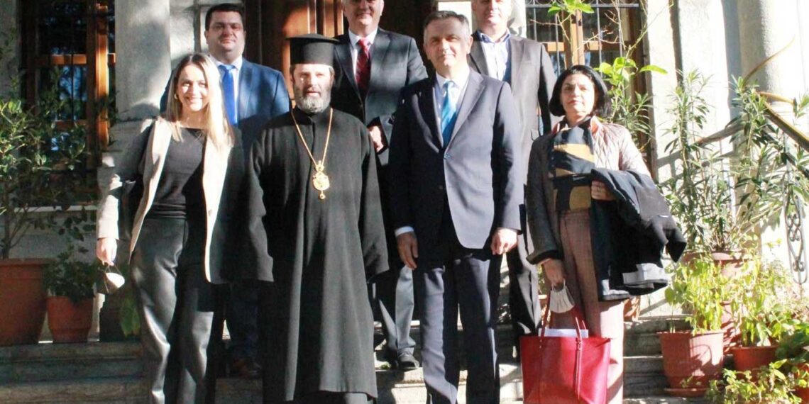 Στην Περιφέρεια Κορυτσάς βρέθηκε αντιπροσωπεία της Περιφέρειας Δ.Μ. και του Επιμελητηρίου Καστοριάς