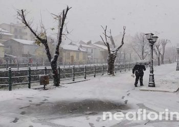 Φλώρινα: Με χιόνια αποχαιρέτησε ο Νοέμβριος-Πανέμορφες εικόνες μέσα στην πόλη