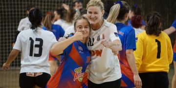 Βαία Φλώρου και Βασιλική Σκάρα: Τις χωρίζουν 34 χρόνια αλλά τις ενώνει η αγάπη για το χαντ-μπολ