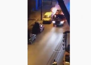 Φωτιά σε σταθμευμένο όχημα στην Πτολεμαΐδα εντόπισε ασθενοφόρο του ΕΚΑΒ και επενέβη με πυροσβεστήρες-Άμεση επέμβαση της Πυροσβεστικής-VIDEO