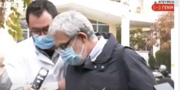 «Κατέρρευσε» μπροστά στις κάμερες ο διευθυντής της κλινικής Covid του Γενικού Νοσοκομείου στη Λάρισα