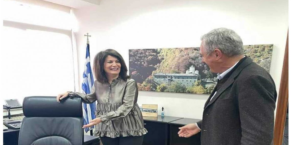 Αλλαγή σκυτάλης στην αντιπεριφέρεια Οικονομικών – Η Γιούλα Γκατζαβέλη παρέδωσε στον Μενέλαο Μακρυγιάννη