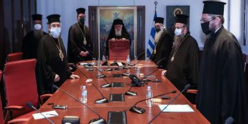 Ιερά Σύνοδος για rapid test στις εκκλησίες: Οι πιστοί οφείλουν να έχουν τα πιστοποιητικά, αλλά δεν μπορούμε να τους ελέγχουμε