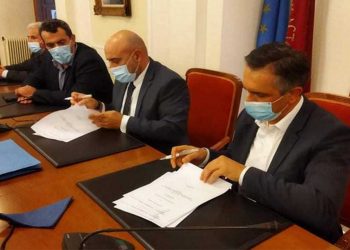 Καστοριά: Έπεσαν οι υπογραφές μεταξύ Περιφέρειας και “Εγνατίας οδού” για τη Σήραγγα της Κλεισούρας  -ΦΩΤΟΓΡΑΦΙΕΣ