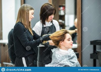 Μπλόκο στην κομμωτική στο σπίτι – Τι αλλάζει από σήμερα