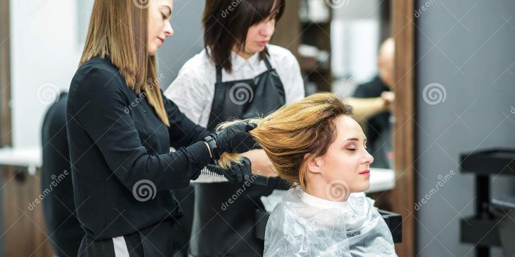 Μπλόκο στην κομμωτική στο σπίτι – Τι αλλάζει από σήμερα