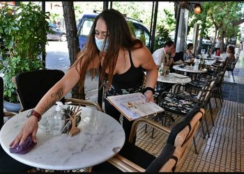 Πλεύρης: Με self test τα παιδιά σε εστιατόρια, κομμωτήρια και λιανεμπόριο