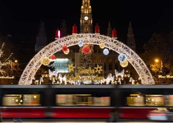 «Καμπανάκι» ΠΟΥ για τη μετάλλαξη Όμικρον: Πολύ υψηλός ο κίνδυνος -Τα κράτη να επιταχύνουν τον εμβολιασμό