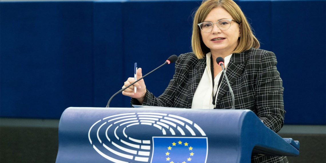 Έμφυλη βία: Νύχτες με τον εχθρό μου – Γράφει η Μαρία Σπυράκη