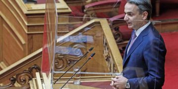 Μητσοτάκης: Μισός μισθός bonus σε 100.000 υγειονομικούς και ΕΚΑΒ – Ενίσχυση σε χαμηλοσυνταξιούχους και άτομα με αναπηρία