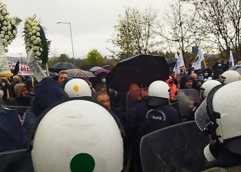 Ένταση- μικροσυμπλοκές και χημικά μεταξύ Αστυνομίας και διαδηλωτών (φώτο-Βίντεο)