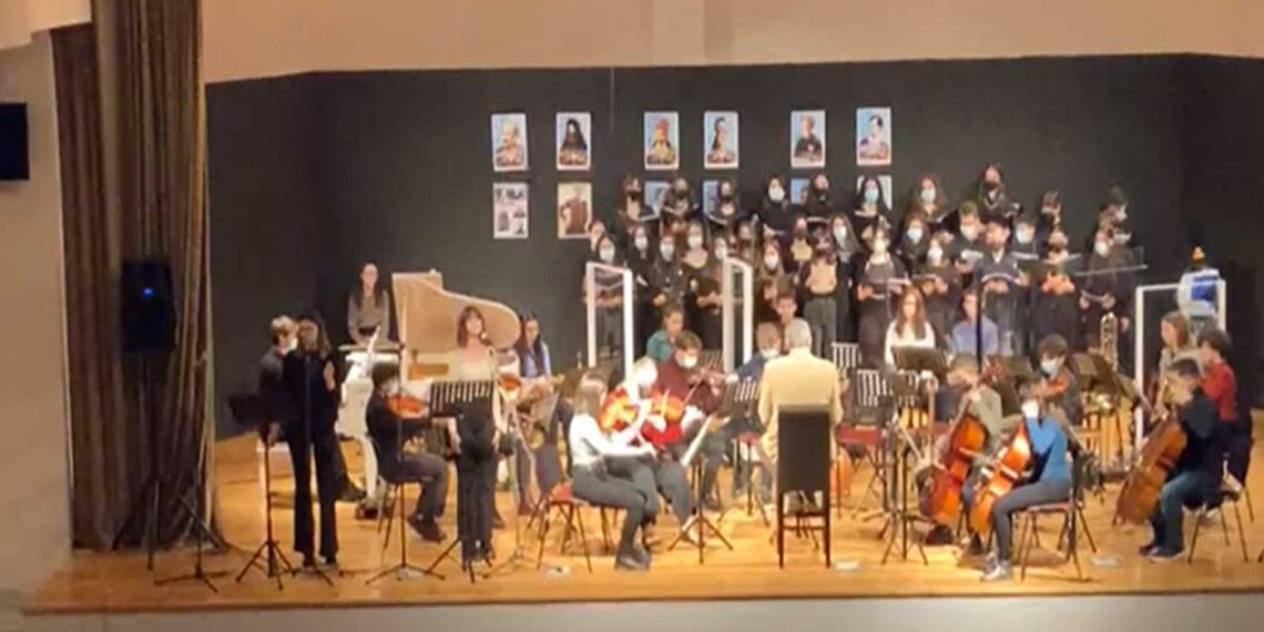 Όμορφη μουσική βραδιά του Μουσικού Σχολείου Πτολεμαΐδας στα Σέρβια-VIDEO