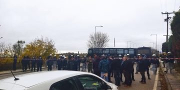 Φρούριο η ΖΕΠ- Μπλόκο της Αστυνομίας πολύ μακριά από το κτίριο όπου θα μιλήσει ο Μητσοτάκης- Αντιδράσεις των συνδικαλιστών- Φώτο- VIDEO