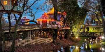 Ξωτικά, καρυοθραύστες και ο Άη Βασίλης: Τα χριστουγεννιάτικα χωριά της Ελλάδας