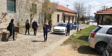 Τρίμηνη παράταση συμβάσεων και προσωρινή λύση για τη Δομή Φιλοξενίας Ασυνόδευτων στον Πεντάλοφο Βοΐου