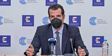 Με test σε λιανεμπόριο, τράπεζες, μεικτούς χώρους εστίασης και κομμωτήρια οι ανεμβολίαστοι – Όλα τα νέα μέτρα που ανακοίνωσε ο Υπουργός Υγείας