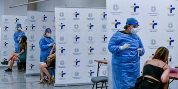 Κορωνοϊός: Νέα μέτρα και SMS από σήμερα στους ανεμβολίαστους