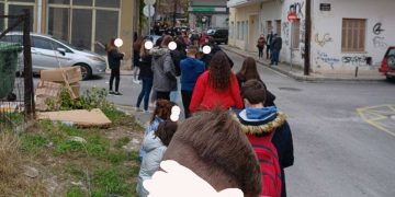 Κοζάνη: Η έξαρση των κρουσμάτων οδηγεί σε τεράστιες ουρές για rapid στον ΕΟΔΥ