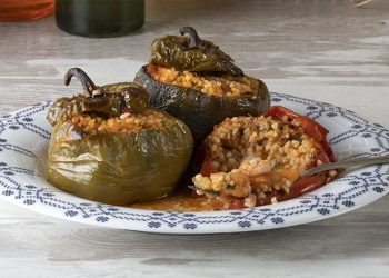 Γεμιστά θαλασσινών με πλιγούρι – Του Άκη Πετρετζίκη