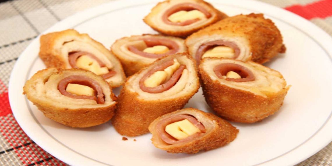 Συνταγή απλή και πεντανόστιμη για τραγανά ρολά με ψωμί του τόστ ζαμπόν και τυρί