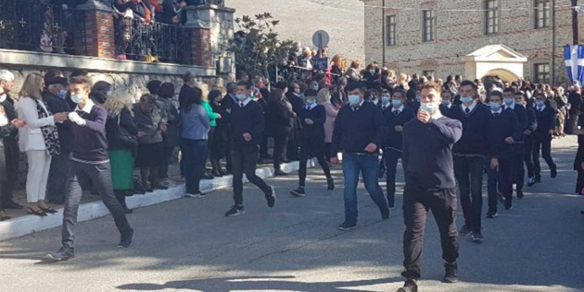 Σιάτιστα: Η παρέλαση για την επέτειο απελευθέρωσης από τον Τουρκικό ζυγό (VIDEO)