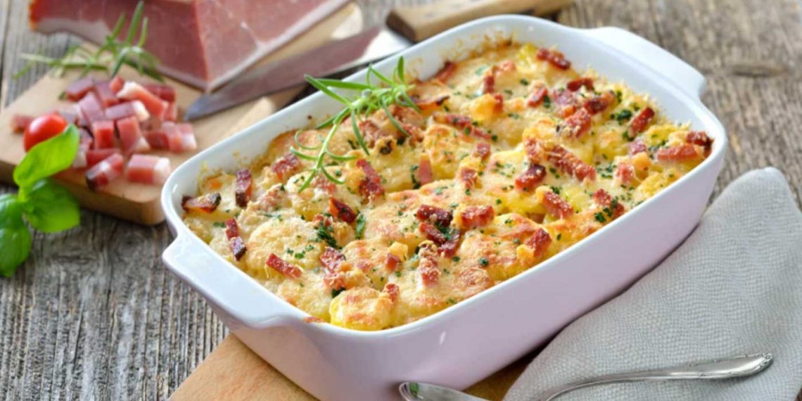 Συνταγή για το πιο εύκολο σουφλέ τυριών που έχεις φάει ποτέ -Λαχταριστό και κρεμώδες, λιώνει στο στόμα