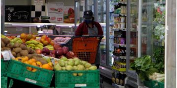 Σούπερ μάρκετ-Μέτρα για τον κορωνοϊό: Επανέρχεται ο περιορισμός πελατών