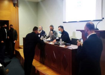 Κασαπίδης σε Μητσοτάκη: «Είναι συνεχή ανάβαση ο αγώνας που έχουμε- Ελάτε κάθε 6μηνο εδώ για να απαλλάξουμε τη Δυτική Μακεδονία από τη δουλεία της ανεργίας».