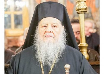 Μητροπολίτης Θεόκλητος: «Συνιστούμε σε όλους να το κάνετε εφόσον σας το επιτρέπουν και οι γιατροί σας-“Να φοράτε τη μάσκα για να προστατεύεστε και εσείς αλλά και οι γύρω σας»
