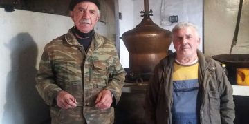 Αν και στη σκιά του ΚΟΡΩΝΟΪΟΥ, η παράδοση του ΤΣΙΠΟΥΡΟΥ καλά κρατεί στην Πτολεμαΐδα (της Κούλας Πουλασιχίδου)