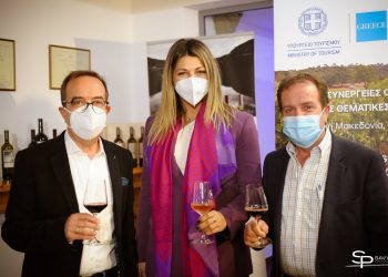 Η Υφυπουργός Τουρισμού Σοφία Ζαχαράκη και αντιπροσωπεία στο Οινοποιείο Βογιατζή στο πλαίσιο του Συνεδρίου Οινοτουρισμού-ΦΩΤΟ