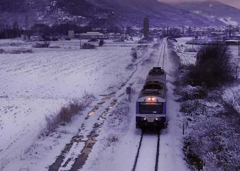 Αμύνταιο: Το χιονισμένο τοπίο και το τρένο – Πανέμορφη εικόνα!