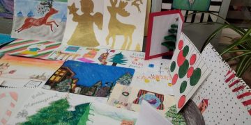 Οι μαθητές του 4ου Γυμνασίου Πτολεμαΐδας έφτιαξαν κάρτες αγάπης για τους ασθενείς στο Μποδοσάκειο Νοσοκομείο