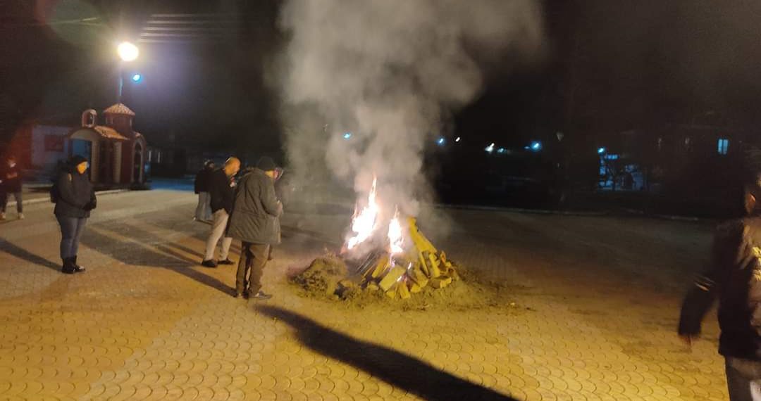 Πραγματοποιήθηκε το έθιμο “Κόλιαντα Μπάμπω” από τον πολιτιστικό σύλλογο Ασβεστόπετρας