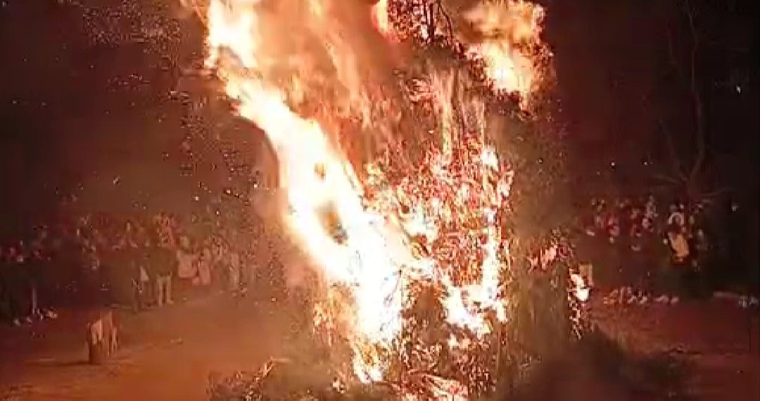 ΤΩΡΑ: Το άναμμα των φωτιών στη Φλώρινα-φωτο