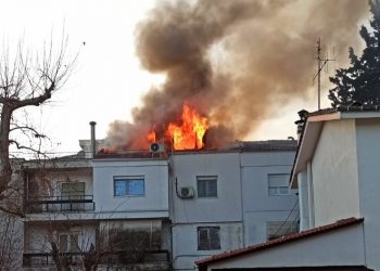 ΦΩΤΙΑ τώρα σε εξέλιξη σε οικία των εργατικών κατοικιών της Πτολεμαΐδας (Της Κουλας Πουλασιχίδου)