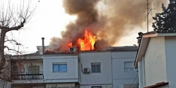 ΦΩΤΙΑ τώρα σε εξέλιξη σε οικία των εργατικών κατοικιών της Πτολεμαΐδας (Της Κουλας Πουλασιχίδου)