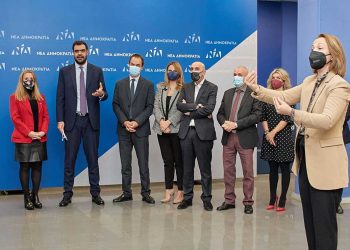 Χριστουγεννιάτικα κάλαντα είπαν με έναν ξεχωριστό τρόπο τα παιδιά του Ειδικού Γυμνασίου και Λυκείου Κωφών Αργυρούπολης στη ΝΔ