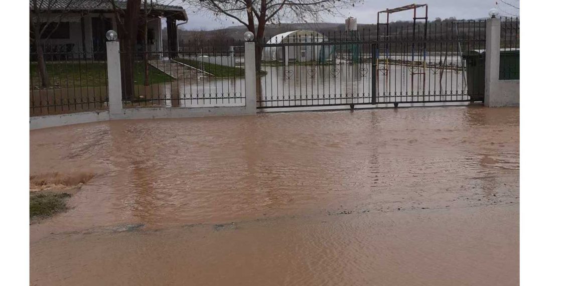 Σε ποια χωριά της Εορδαίας εντοπίζονται προβλήματα από τις πλημμύρες – Κινδύνευσαν ζώα σε κτηνοτροφικές μονάδες στην Ασβεστόπετρα- Επί ποδός τα συνεργεία του Δήμου
