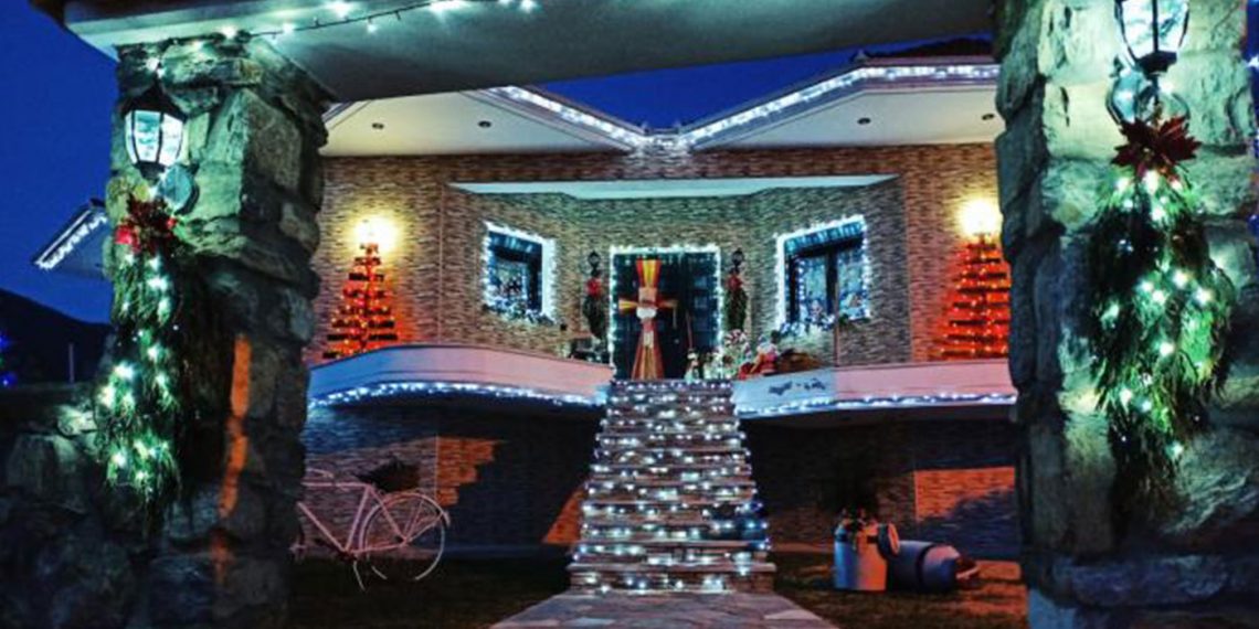 Το πιο εντυπωσιακά στολισμένο σπίτι, στον Αετό του Δήμου Αμυνταίου